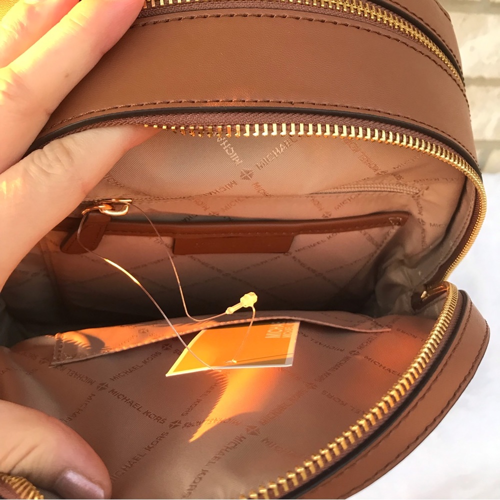 Michael Kors backpack and wallet - Picture 4 of 13